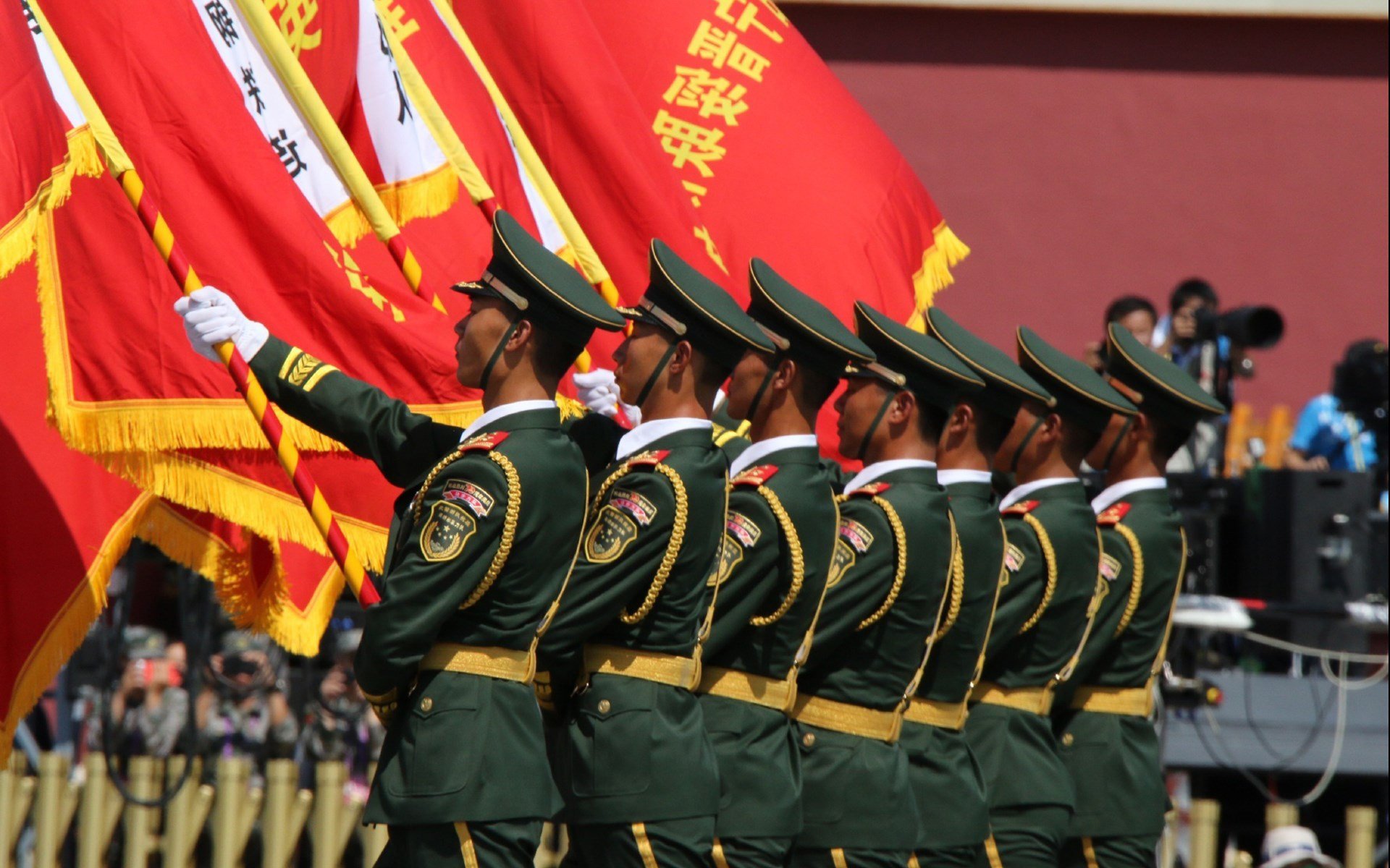 足球观察VAR系统引发争议频出，足球观察法