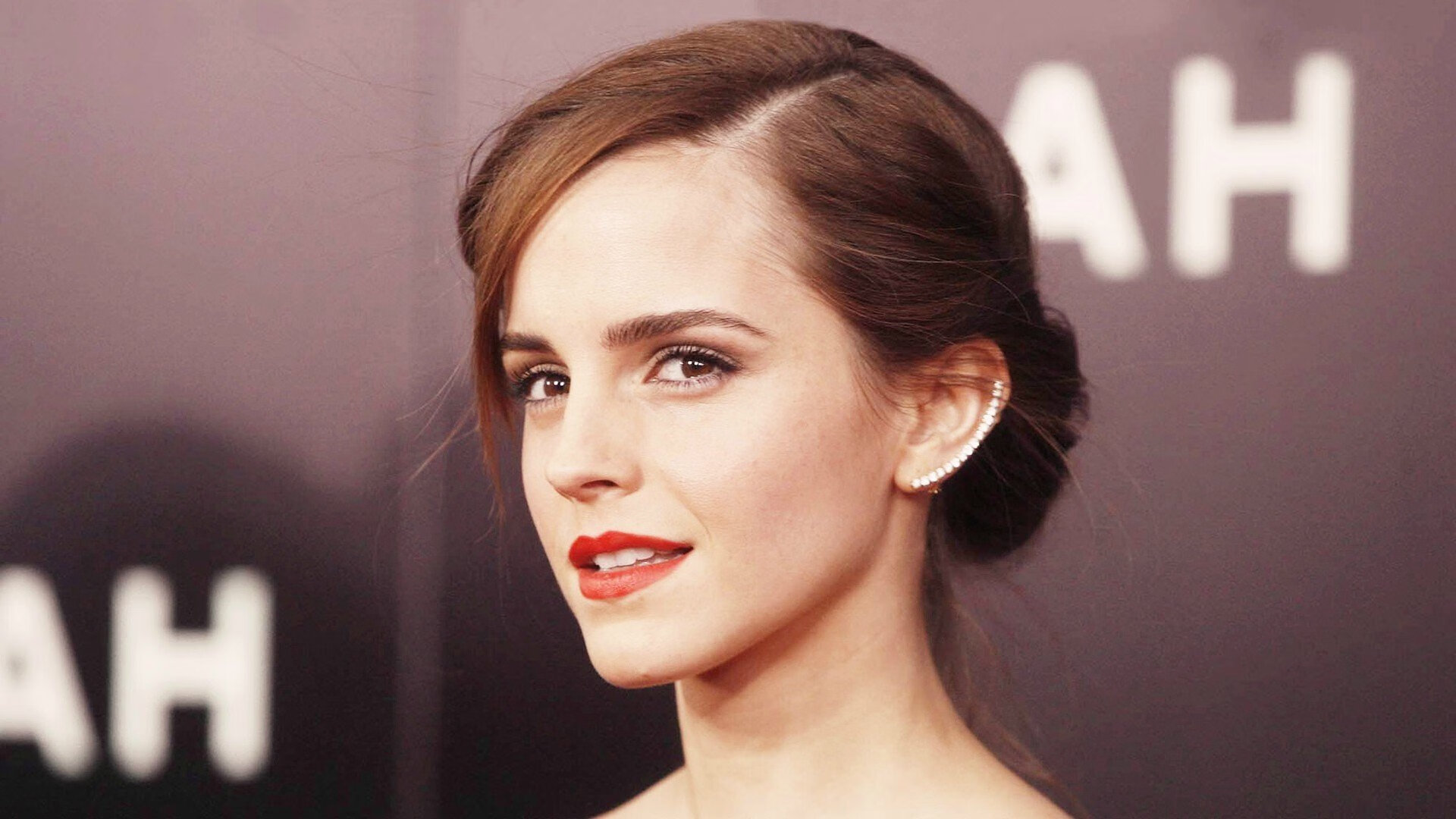 kaiyun网站-临场换人奏效替补球员贡献致胜进球赢得满堂喝彩，替换球员从什么处入场