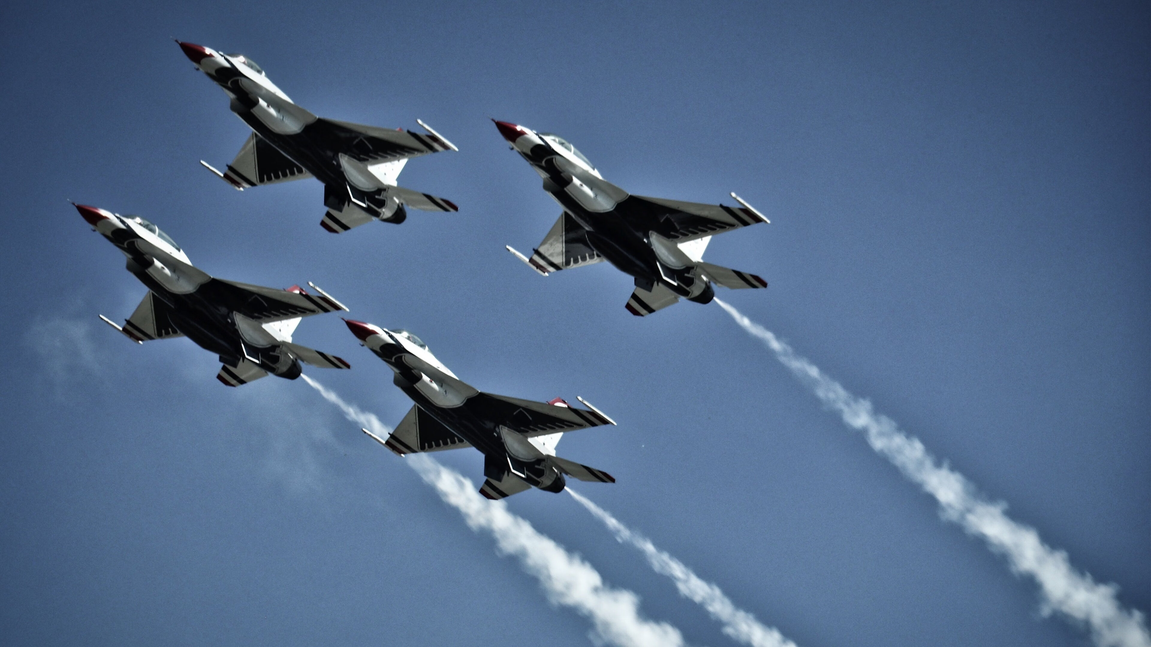 欧洲杯激战连连:战术变化引领潮流!,欧洲杯 激光